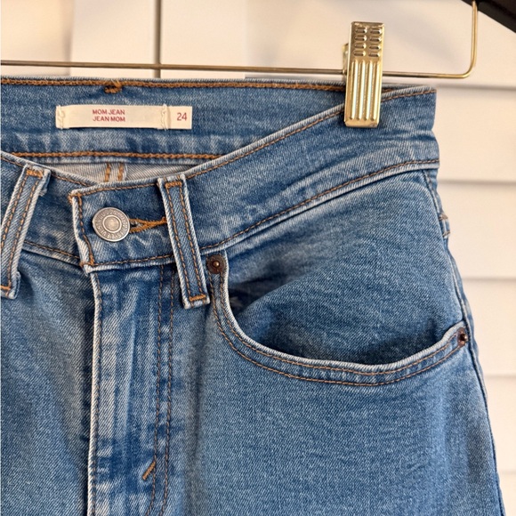 Levi’s Women’s Mom Jean with Raw Hem Size 24 - Picture 7 of 13